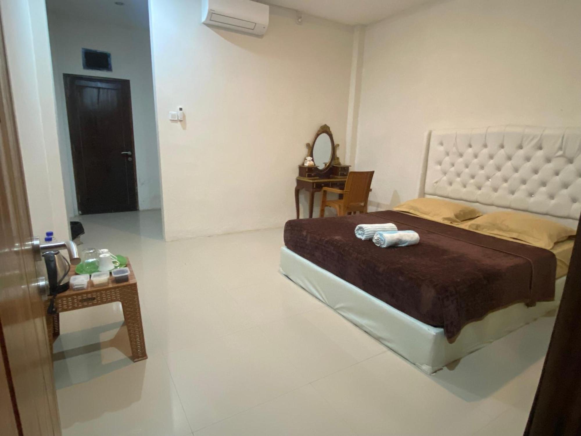 Wl Guesthouse Лабуан-Бахо Экстерьер фото